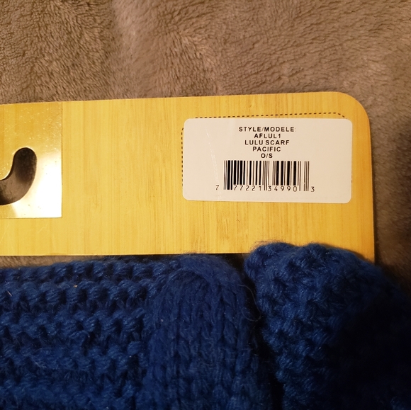 NWT - Bula knit scarf - Picture 7 of 7